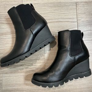 Universal Thread Linda Water-Repellant Wedge Boots, Size 6